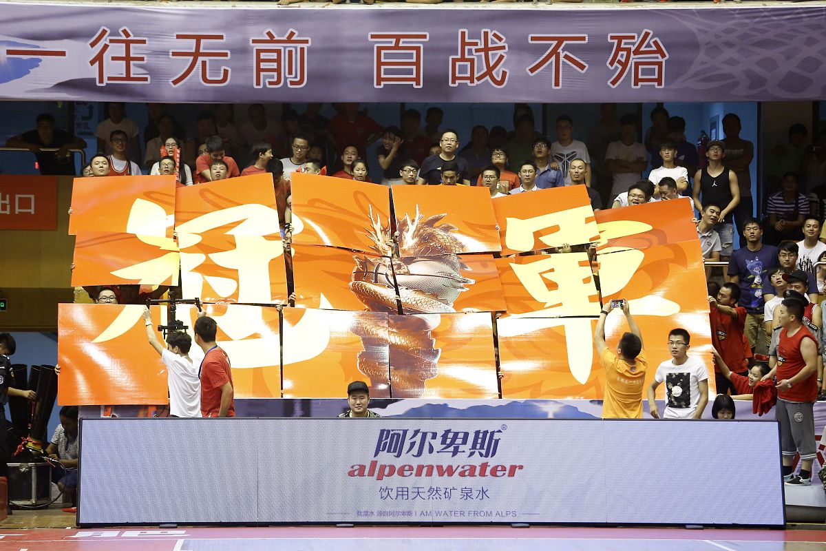 强队擦肩：球场上的较量，惊心动魄的简单介绍