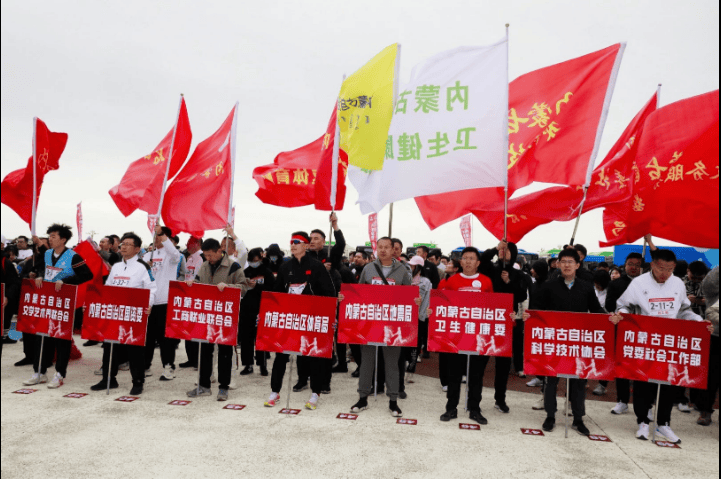 队员们勇往直前，斗志昂扬，决胜关键的简单介绍