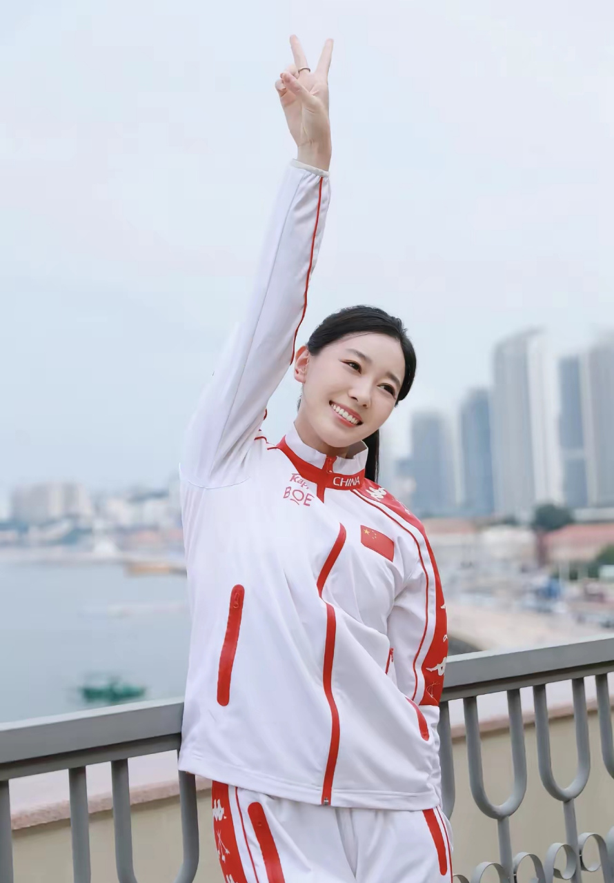 女运动员竞技水平高超，表现出色夺冠
