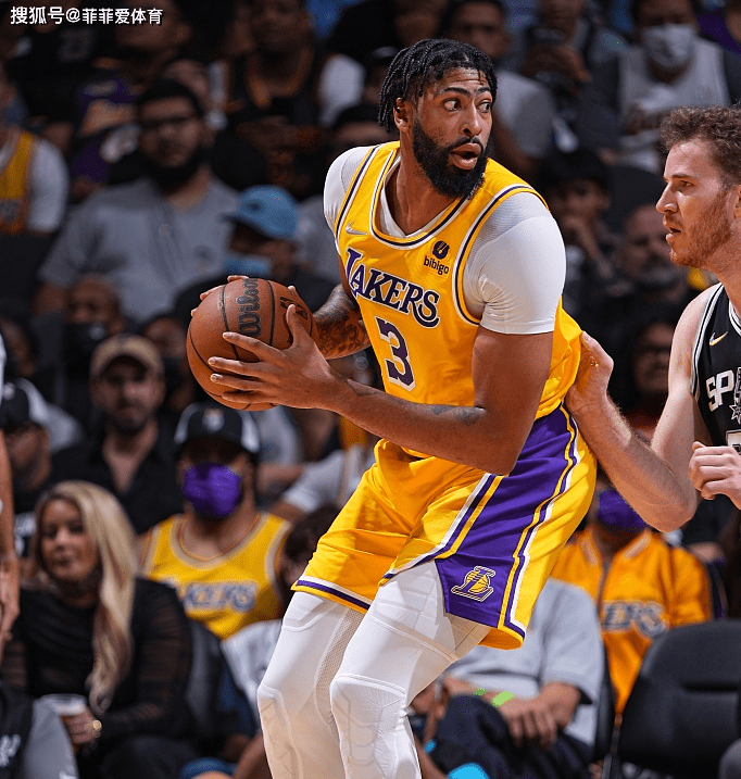 包含硬汉绿军告捷！泰伦斯戴维斯36分横扫马刺的词条