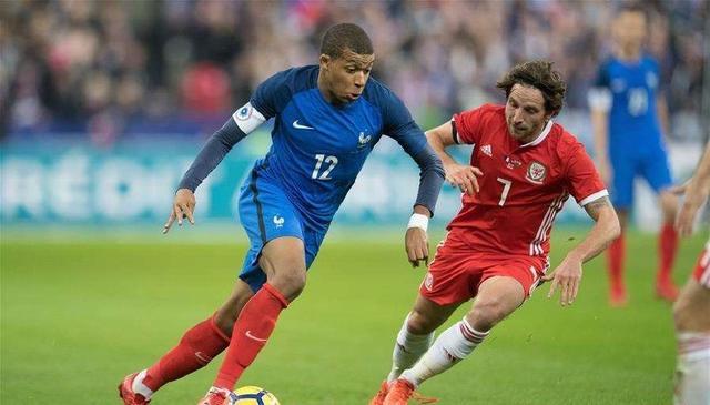 法国完胜阿根廷,马夏尔送出助攻 法国完胜阿根廷,马夏尔送出助攻