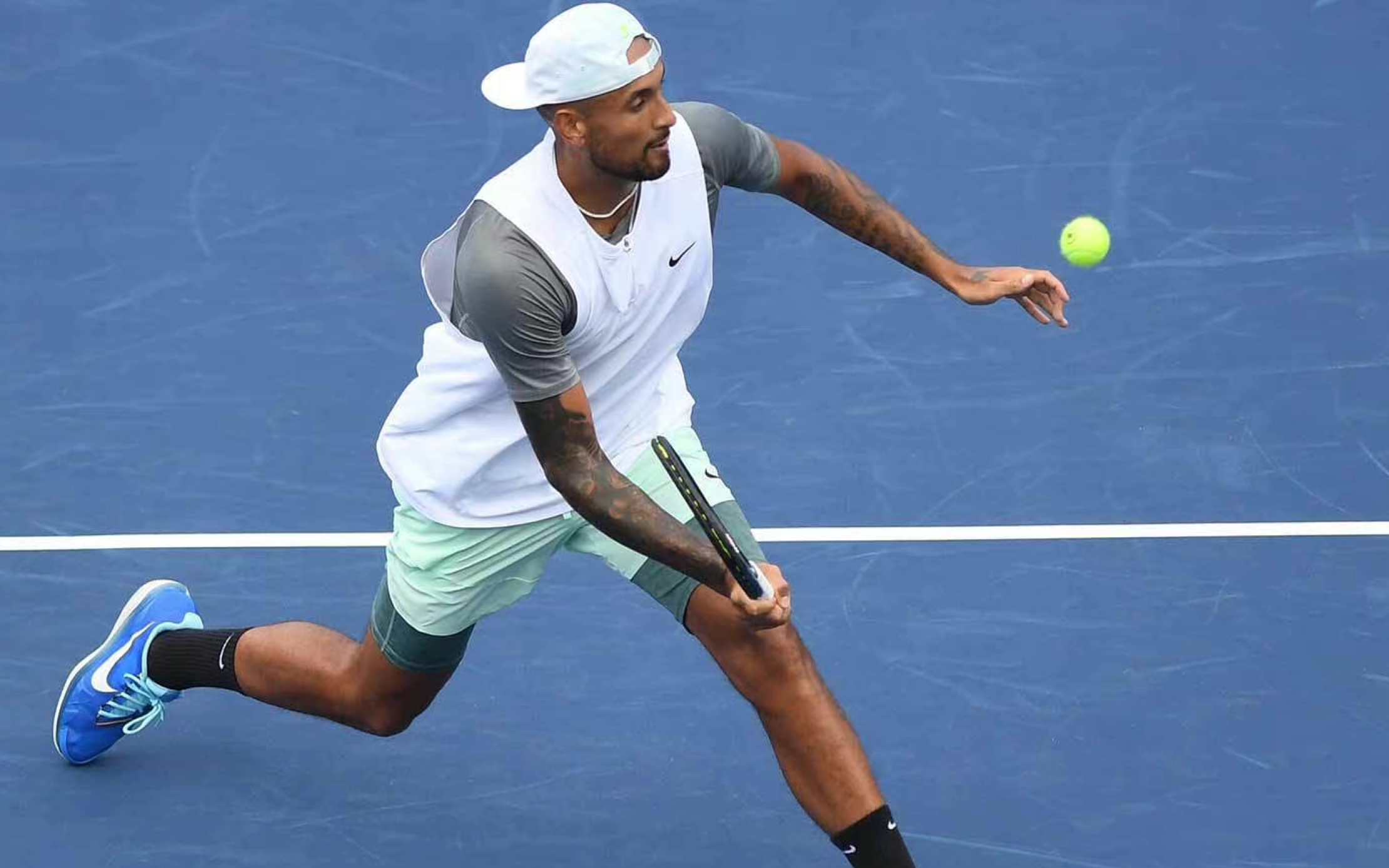 包含世界网球队轻取西班牙网球队，克耶高斯高光表现的词条