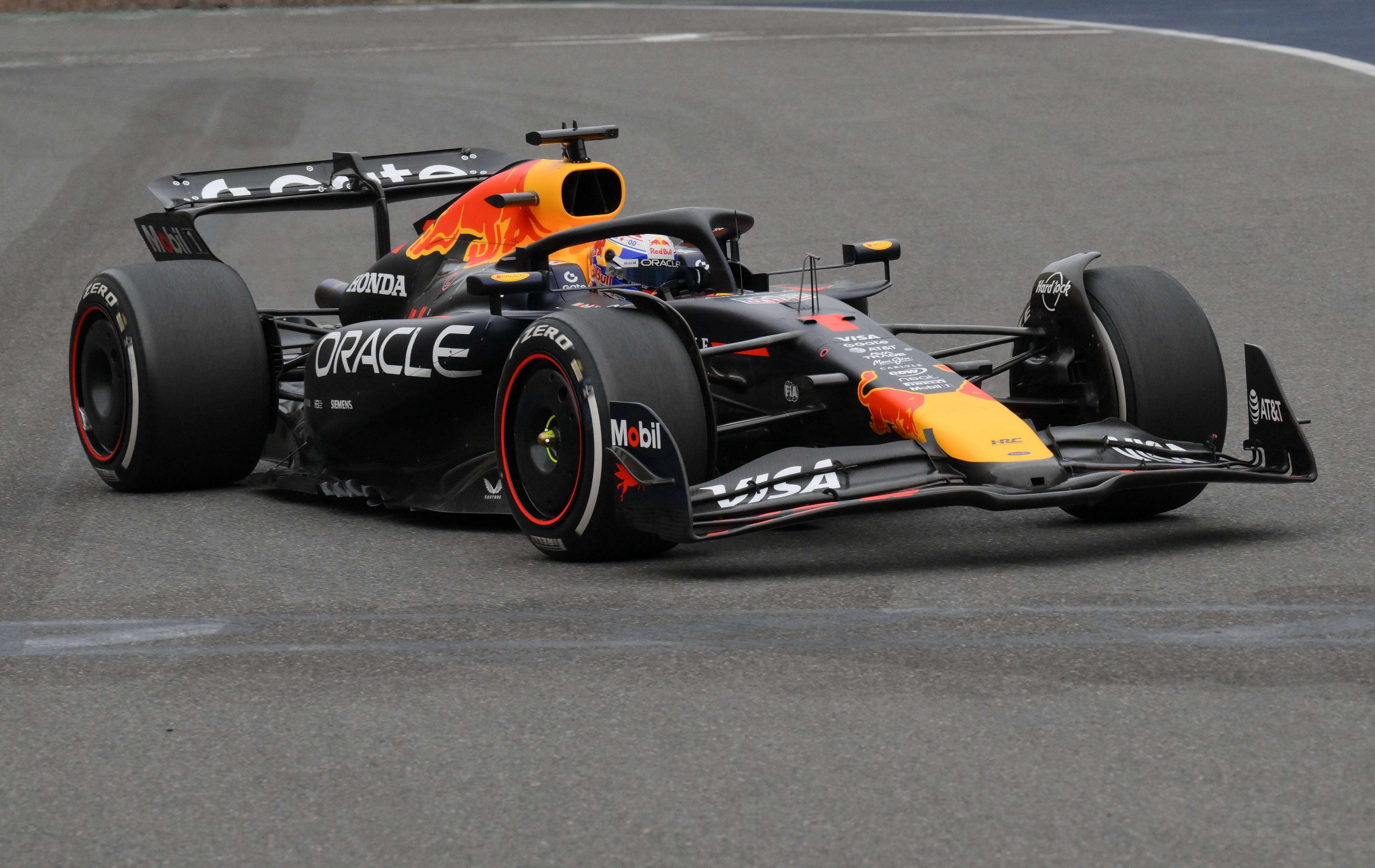 开云体育官方网站-法拉利险胜迈凯伦，佩雷兹带队取胜