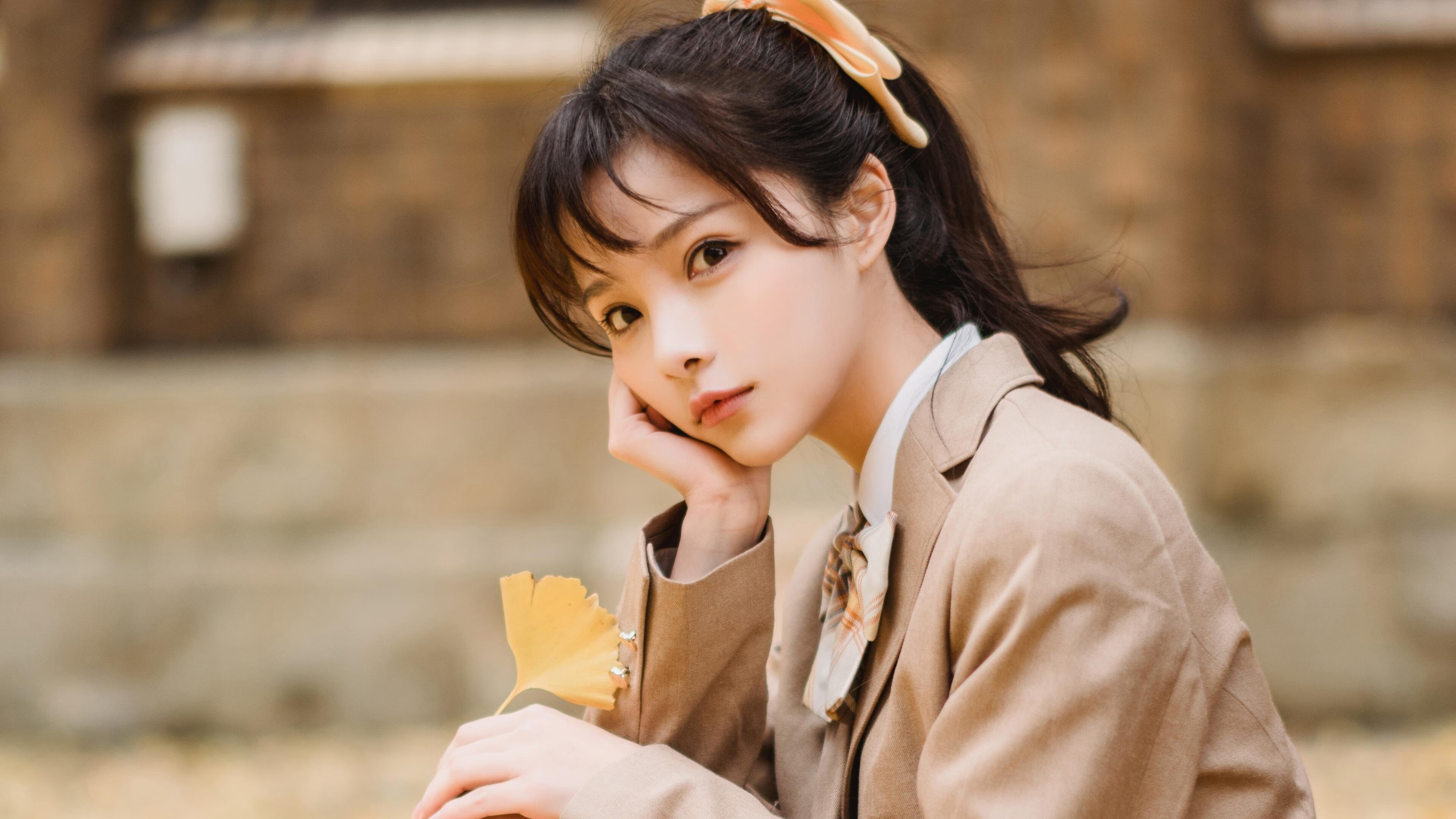 火山灰笼罩白色巨塔,当自然之力击溃足球秩序