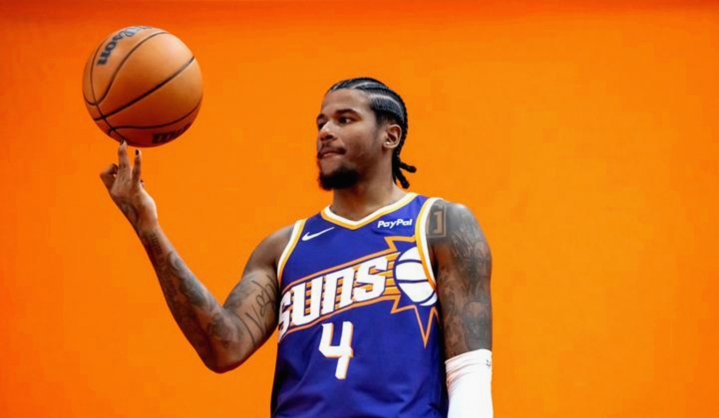 尼克斯压制鹈鹕，杰伦格林成为关键先生