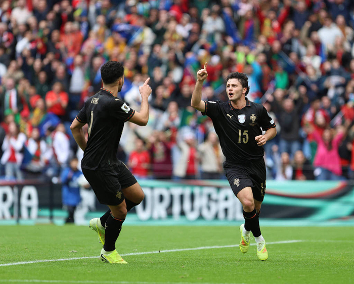 葡萄牙对阵哥斯达黎加，莱奥成为全场焦点