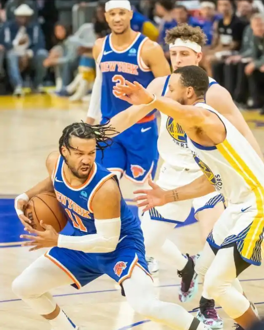 布伦森关键节点连续得分，凯尔特人翻盘尼克斯