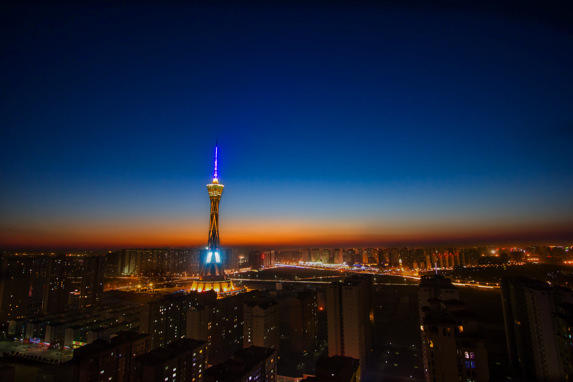 F1年度争冠焦点战，威尔士车队的逆袭与雷恩的陨落